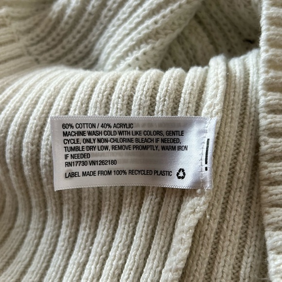 Lovely Ruffle Sweater - Picture 4 of 4